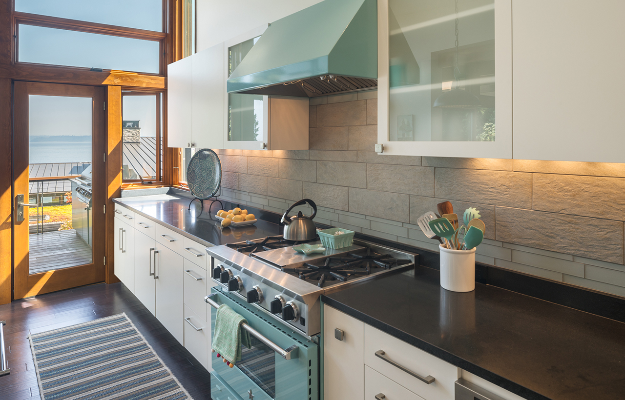 Bainbridge Island Retreat Kitchen Counter. Coates Design Architects