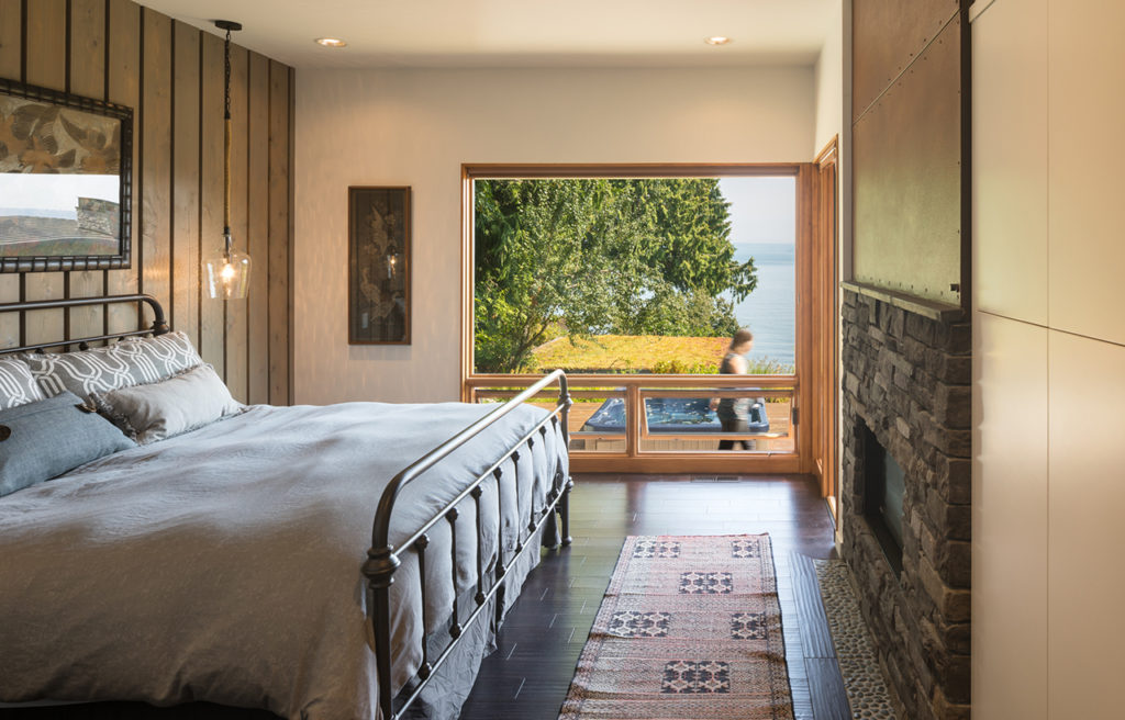 Bainbridge Island Retreat Bedroom. Coates Design Architects